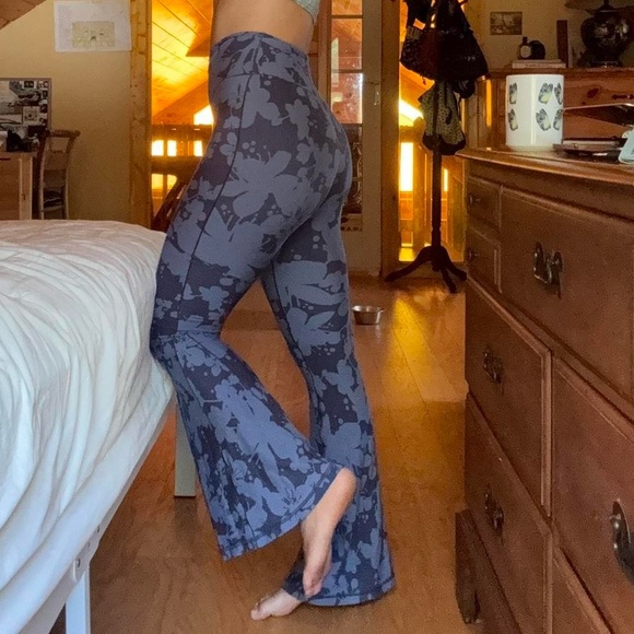 Aeire Offline Yoga Pants - Picture 1 of 5